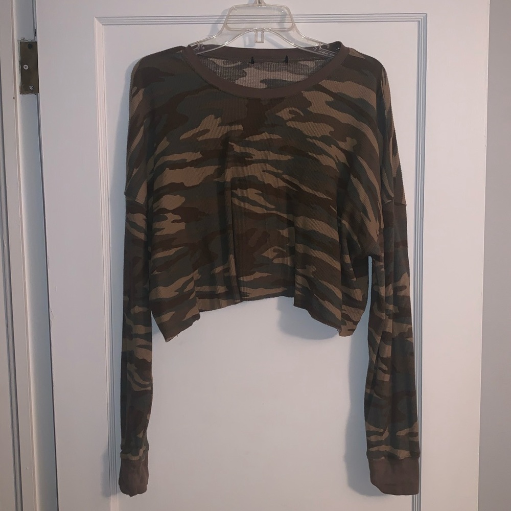 Forever21 Camo Cropped Long Sleeve Tee